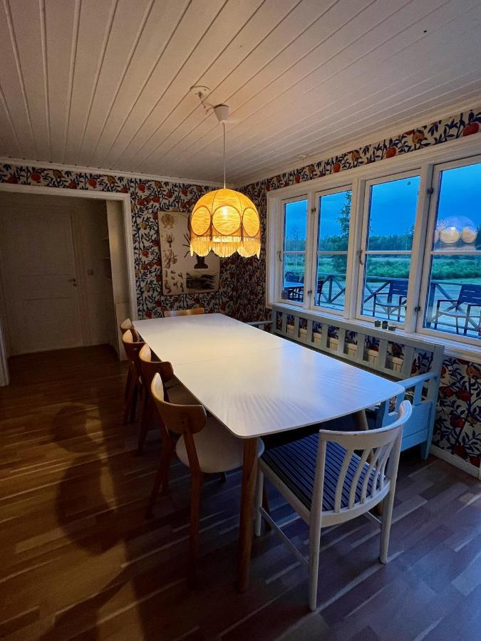 Idylliskt Hus Med Sjoeutsikt. Villa Östhammar Buitenkant foto