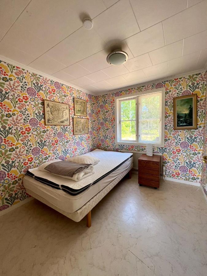 Idylliskt Hus Med Sjoeutsikt. Villa Östhammar Buitenkant foto