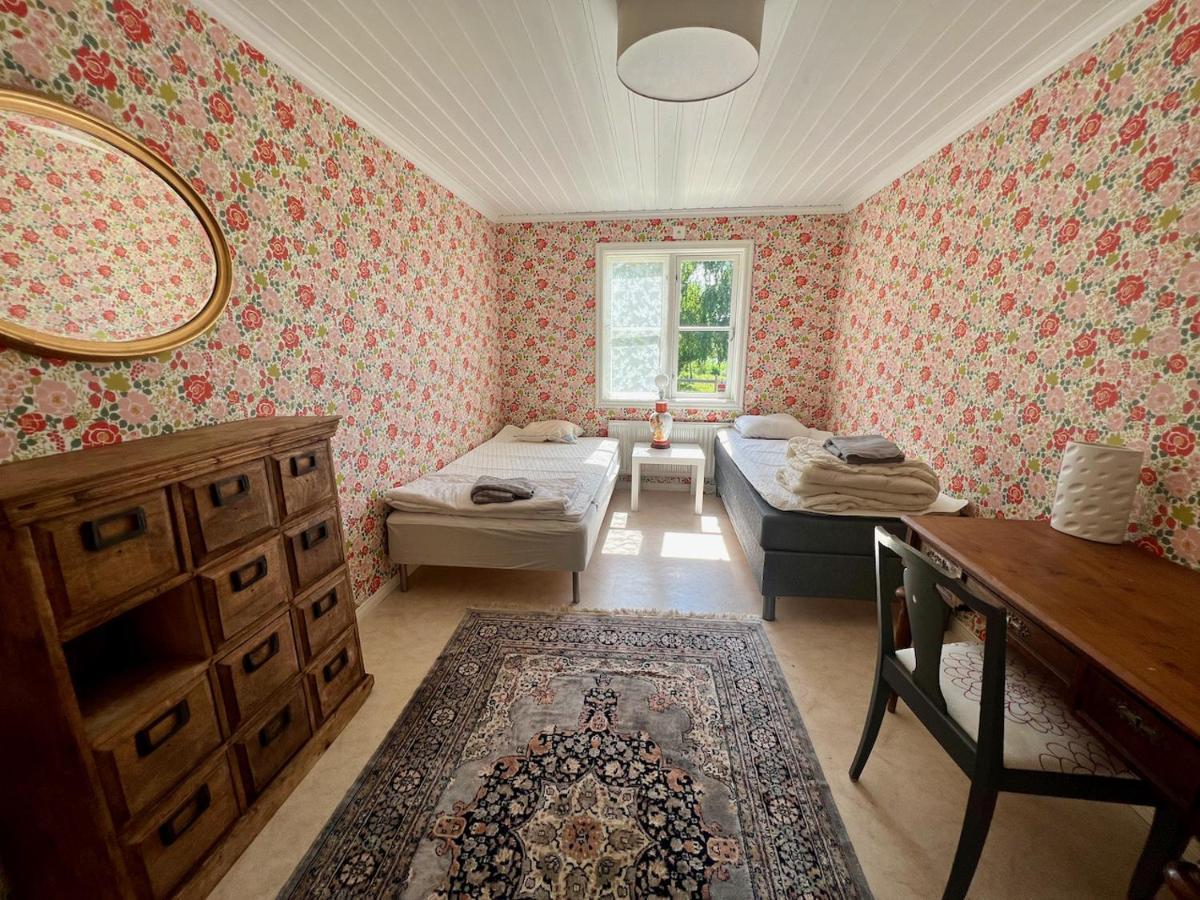 Idylliskt Hus Med Sjoeutsikt. Villa Östhammar Buitenkant foto