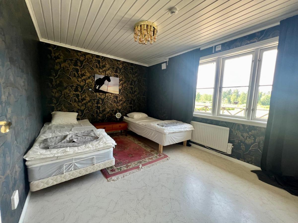 Idylliskt Hus Med Sjoeutsikt. Villa Östhammar Buitenkant foto