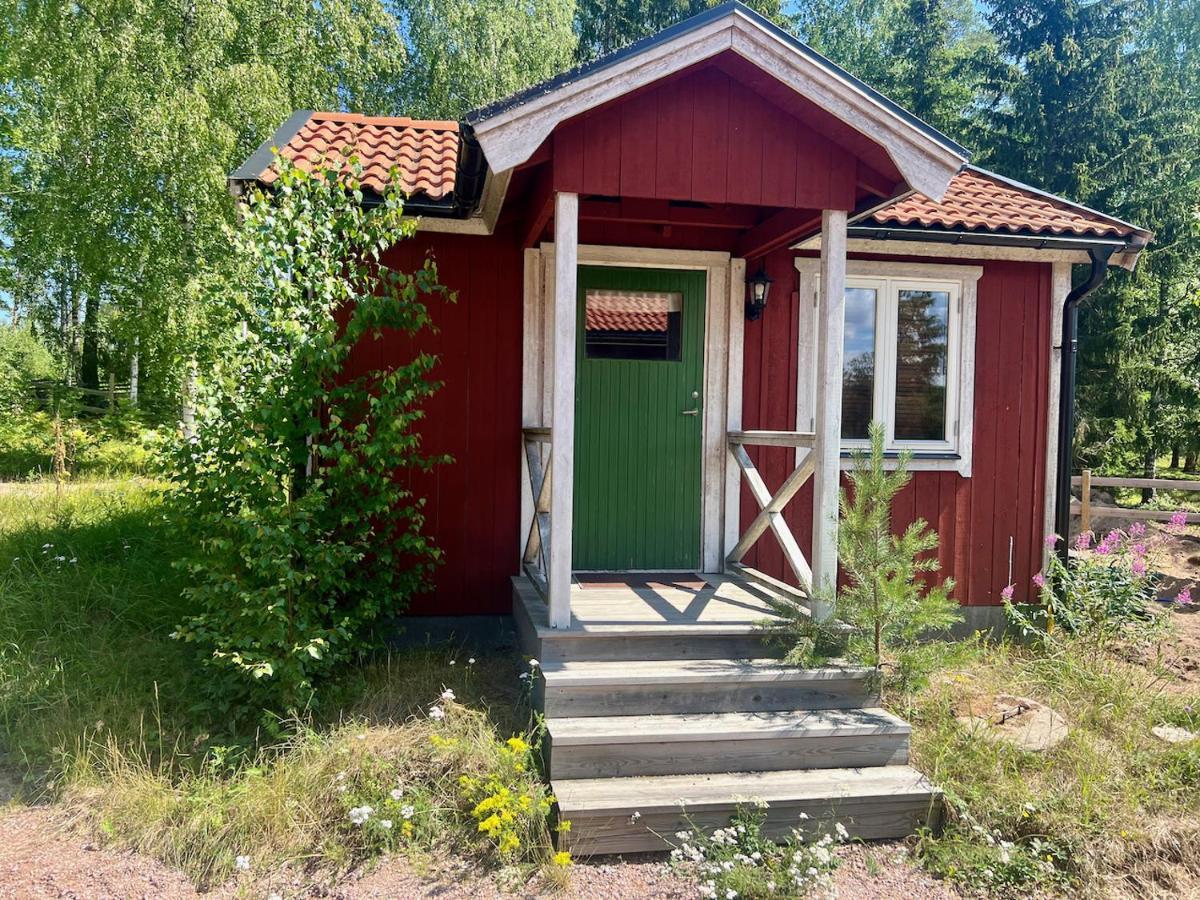 Idylliskt Hus Med Sjoeutsikt. Villa Östhammar Buitenkant foto