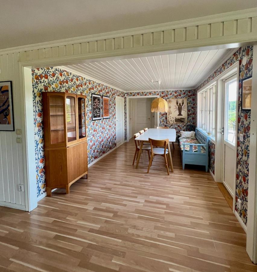 Idylliskt Hus Med Sjoeutsikt. Villa Östhammar Buitenkant foto
