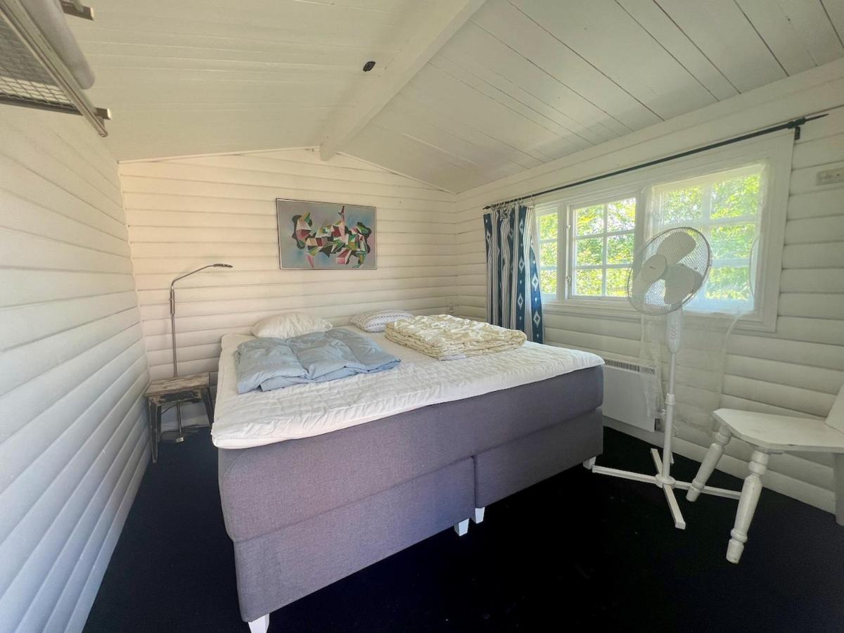 Idylliskt Hus Med Sjoeutsikt. Villa Östhammar Buitenkant foto