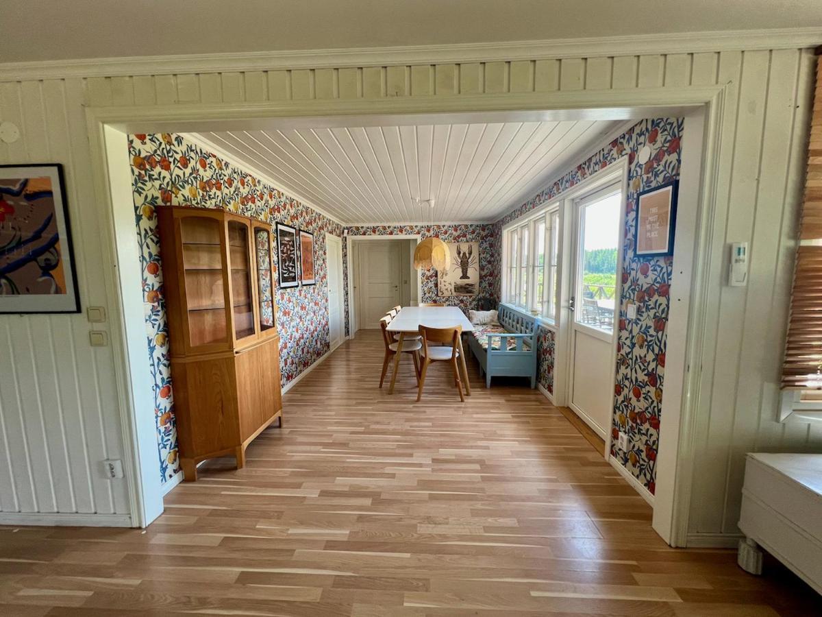 Idylliskt Hus Med Sjoeutsikt. Villa Östhammar Buitenkant foto